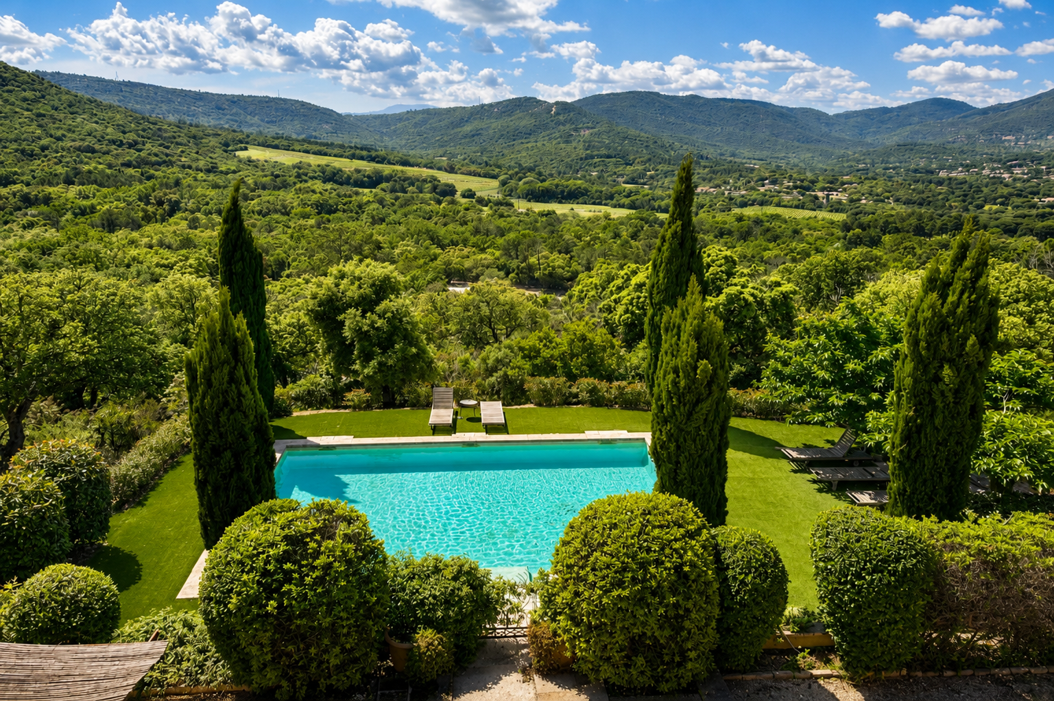 Bastide provençale de charme à vendre au Plan De La Tour avec vue panoramique sur les collines – Image 5