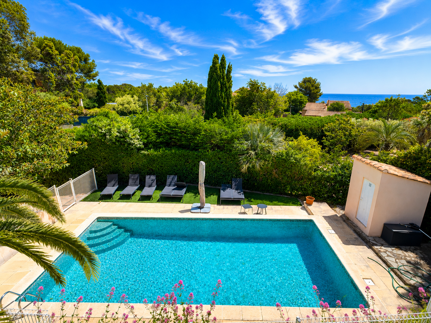 Villa vue mer avec 4 chambres à vendre, aux Issambres, plages à pied – Image 4