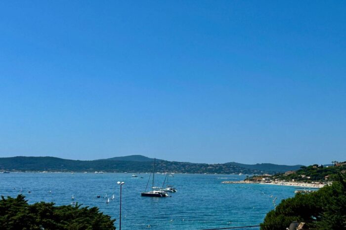 Propriété contemporaine avec vue mer à vendre, à proximité du centre-ville de Sainte Maxime