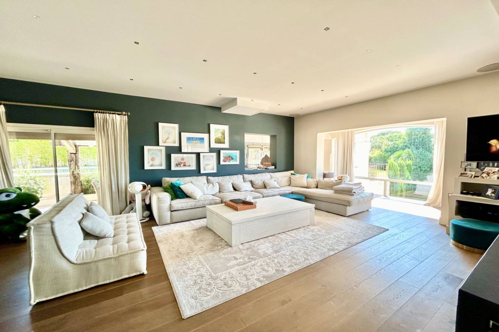 Villa familiale de 8 pièces à la vente à Sainte Maxime au Sémaphore, avec vue dégagée – Image 5