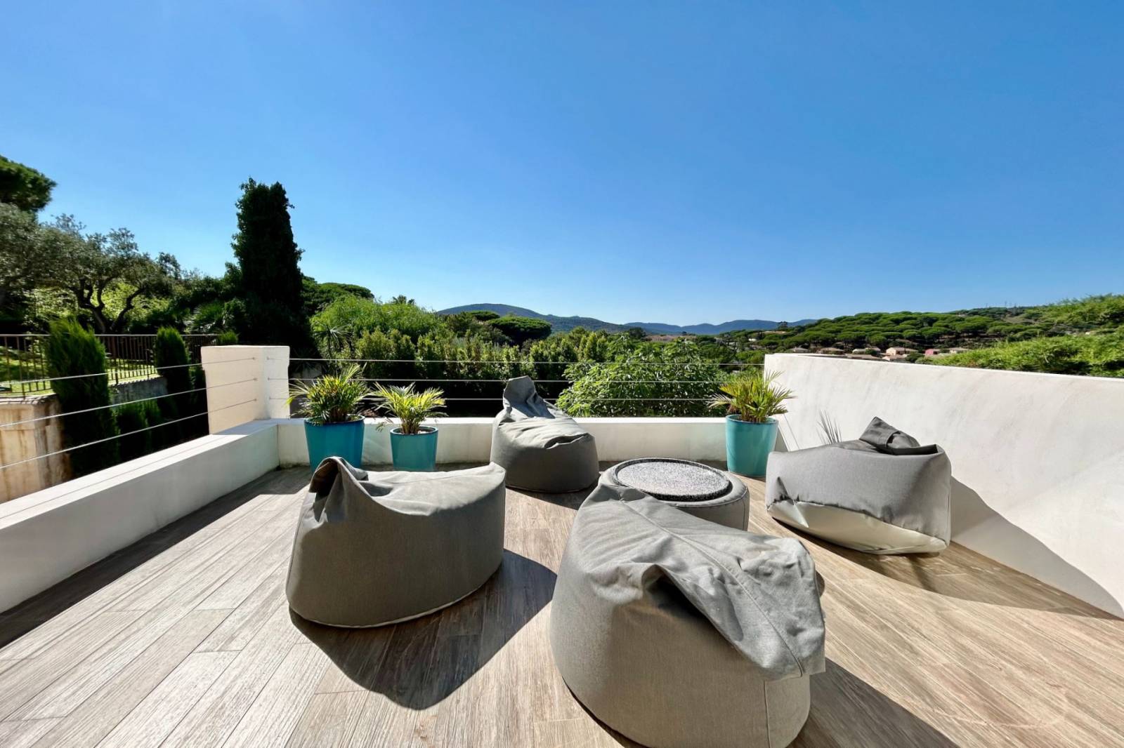 Villa familiale de 8 pièces à la vente à Sainte Maxime au Sémaphore, avec vue dégagée – Image 4