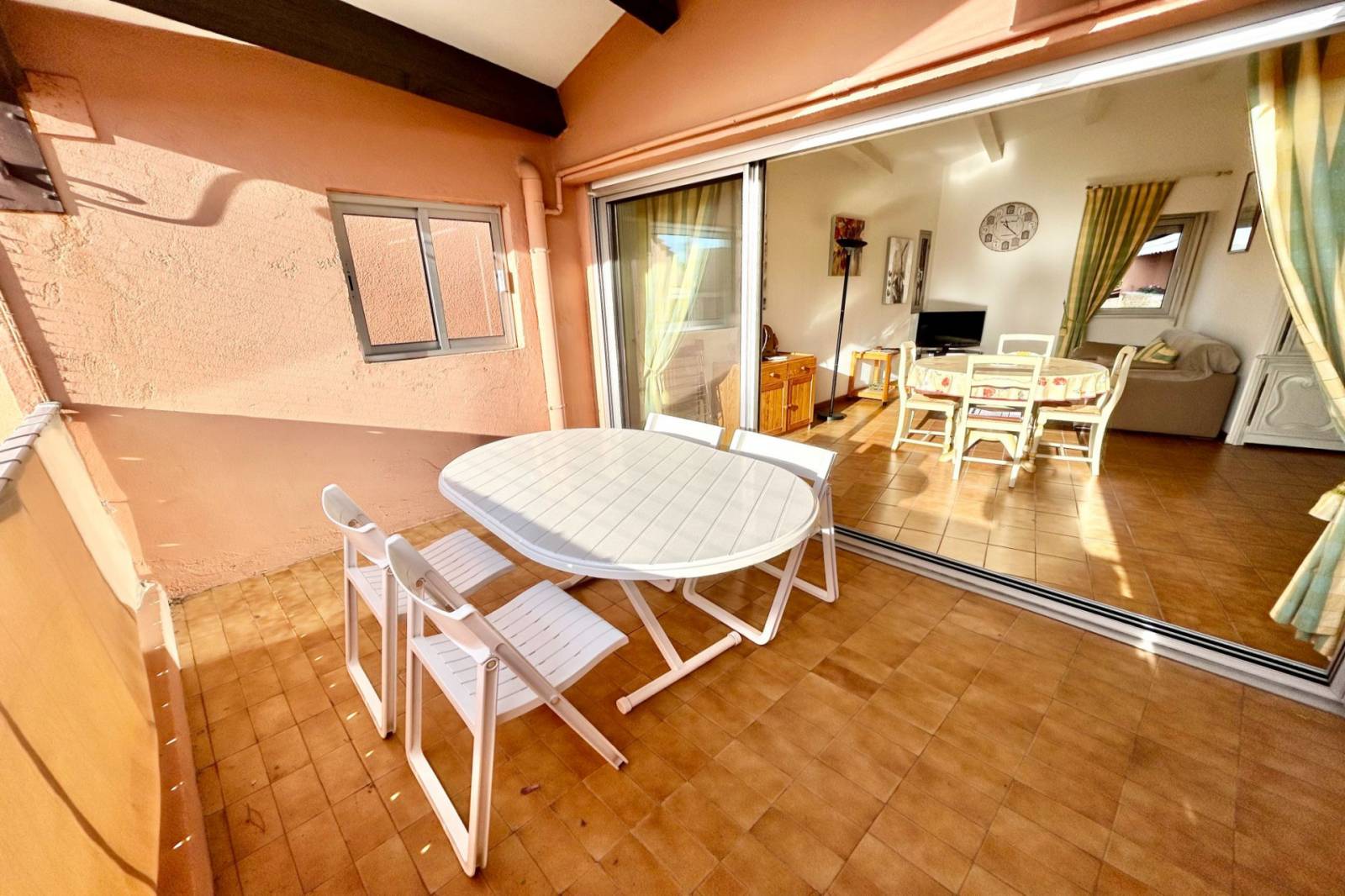 Appartement 3 pièces avec terrasse à la vente à Sainte Maxime au centre ville en dernier étage – Image 2
