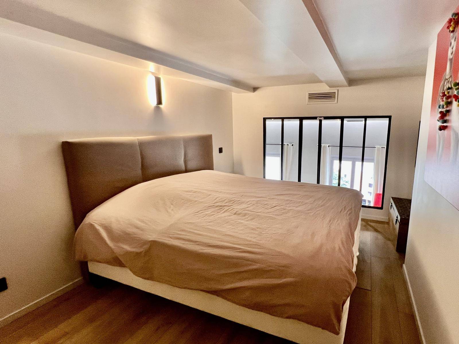 Loft avec 2 chambres face au port à Sainte Maxime vue mer panoramique – Image 4