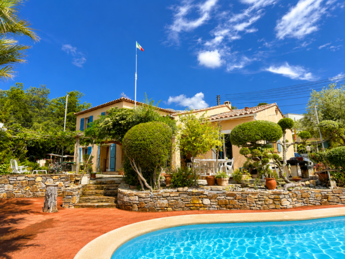 Villa 5 chambres à vendre sur Les Issambres plages à pied