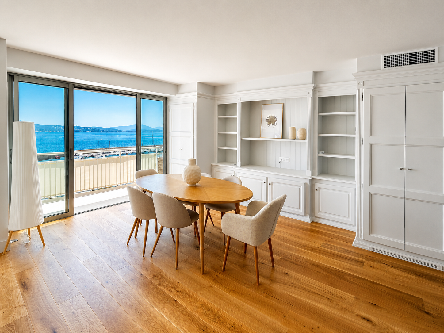 3 pièces avec terrasse et garage à Sainte Maxime face au Port avec vue mer panoramique – Image 6