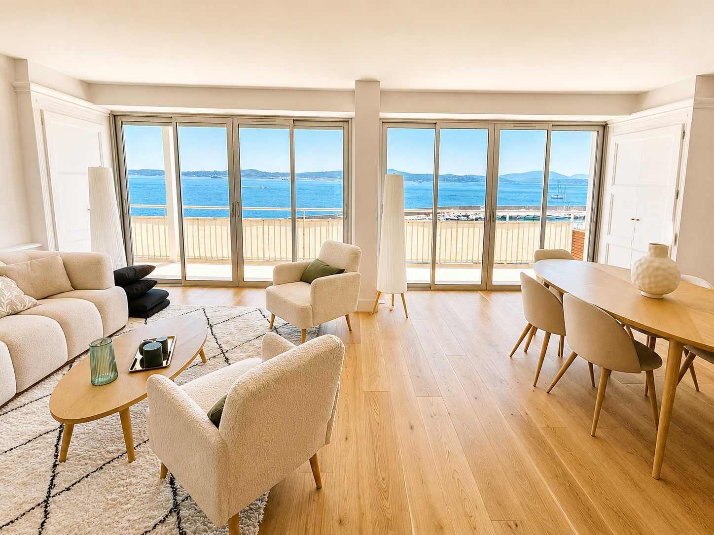 3 pièces avec terrasse et garage à Sainte Maxime face au Port avec vue mer panoramique – Image 3