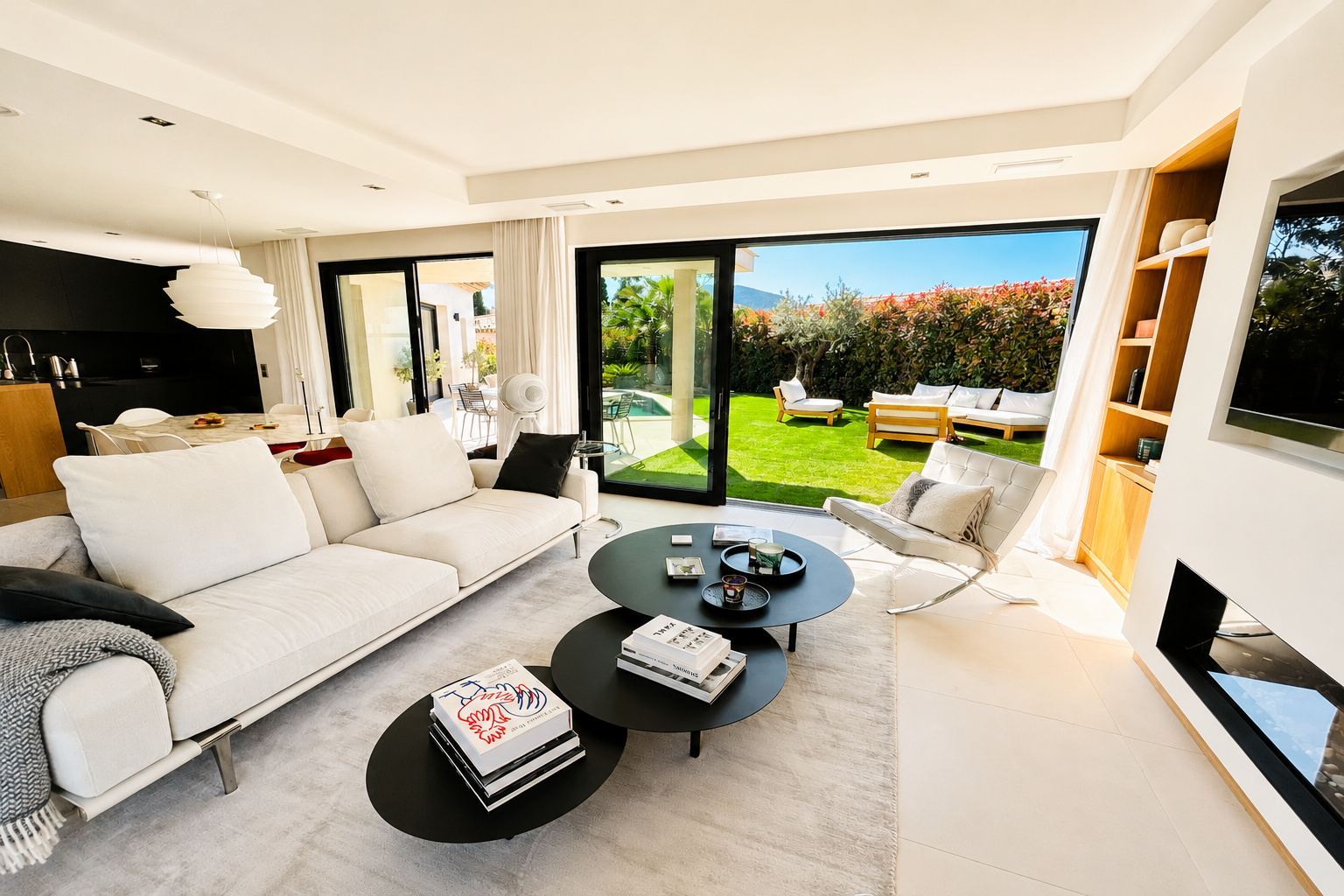 Magnifique villa moderne à la vente à deux pas du centre ville de Sainte Maxime, avec 3 chambres piscine et garage – Image 5