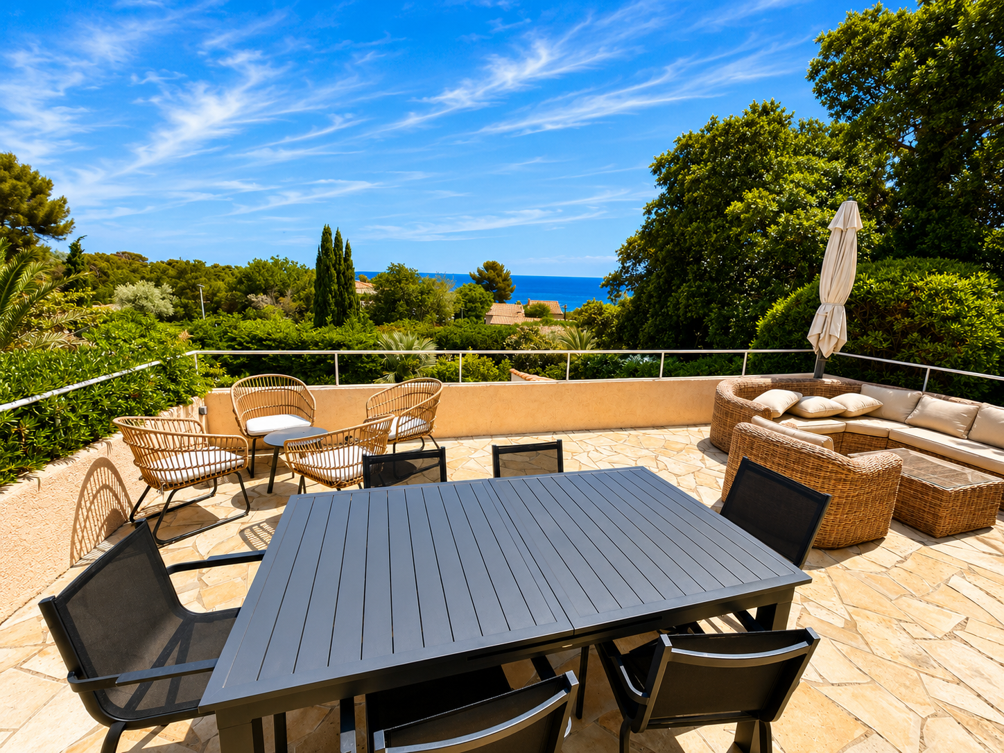Villa vue mer avec 4 chambres à vendre, aux Issambres, plages à pied – Image 3