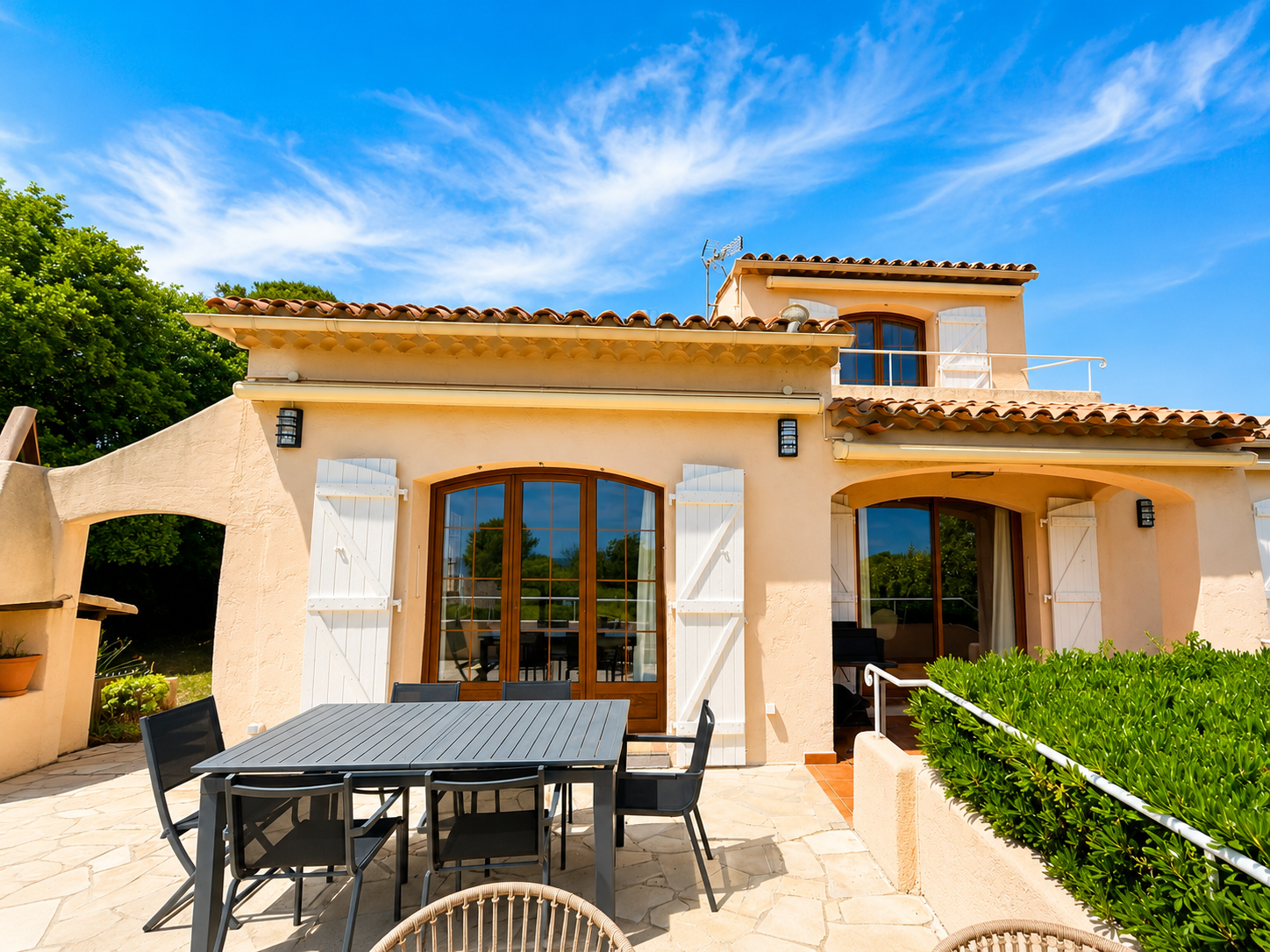 Villa vue mer avec 4 chambres à vendre, aux Issambres, plages à pied – Image 2