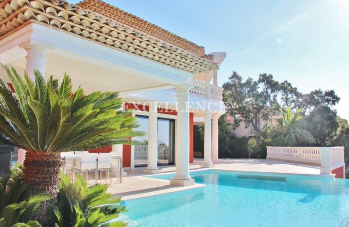 Propriété de luxe à vendre avec 4 chambres  à Sainte Maxime au domaine du golf, vue panoramique mer et collines