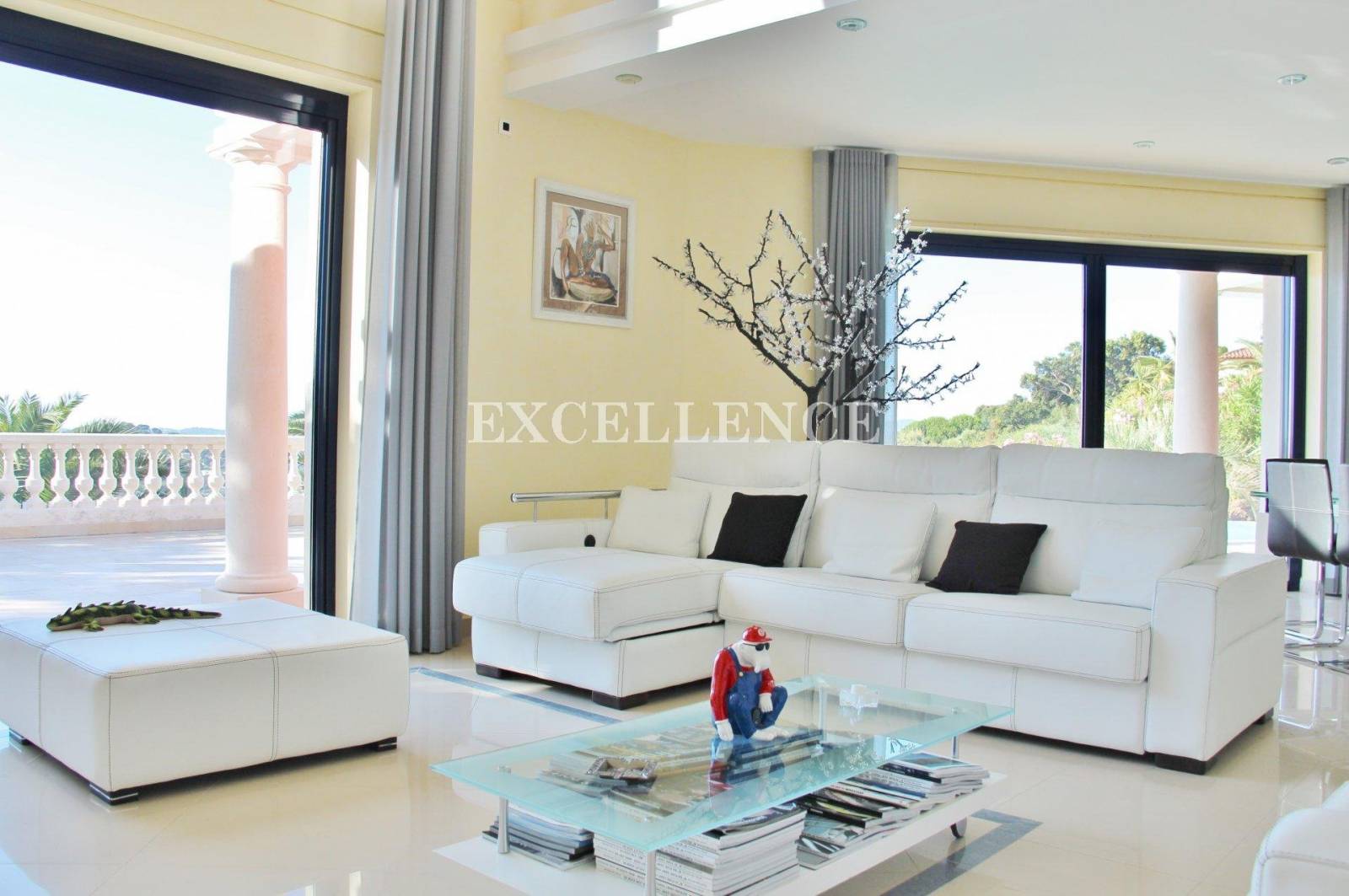 Propriété de luxe à vendre avec 4 chambres à Sainte Maxime au domaine du golf, vue panoramique mer et collines – Image 5