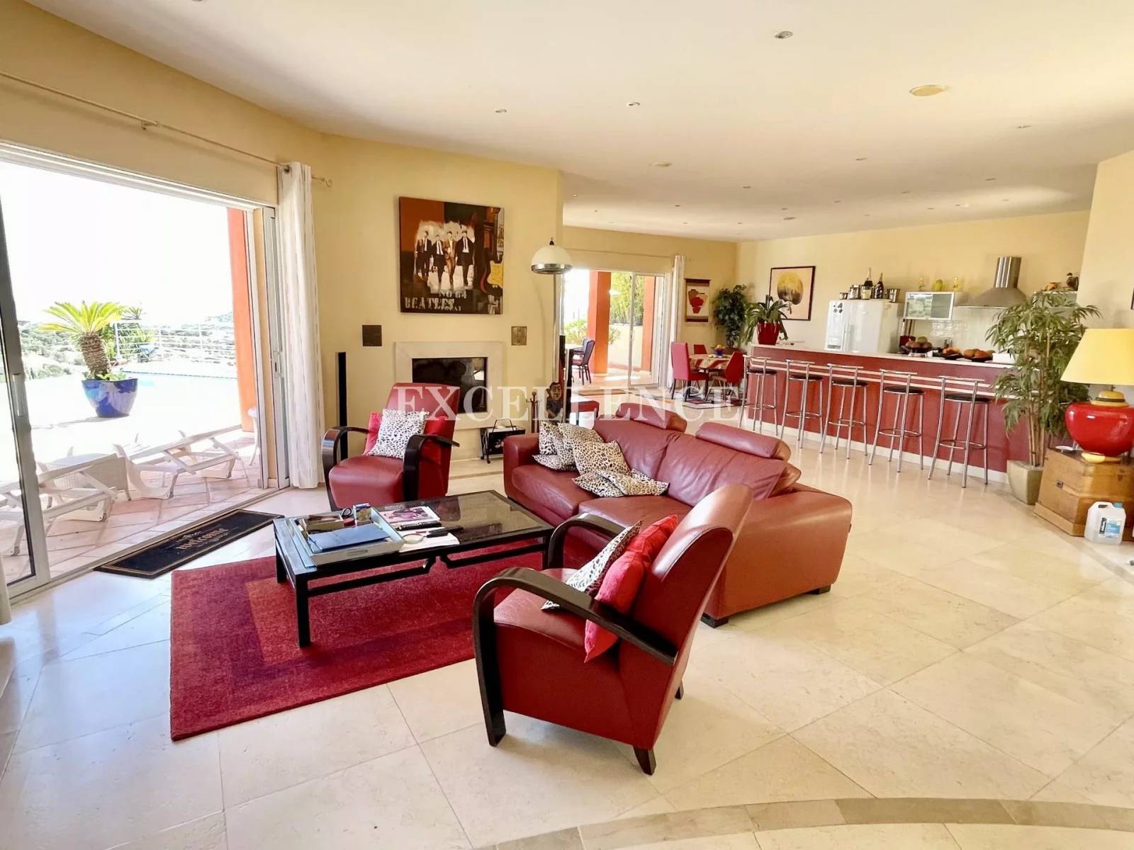 Villa 6 pièces avec vue mer panoramique à vendre dans domaine fermé de Sainte Maxime – Image 7