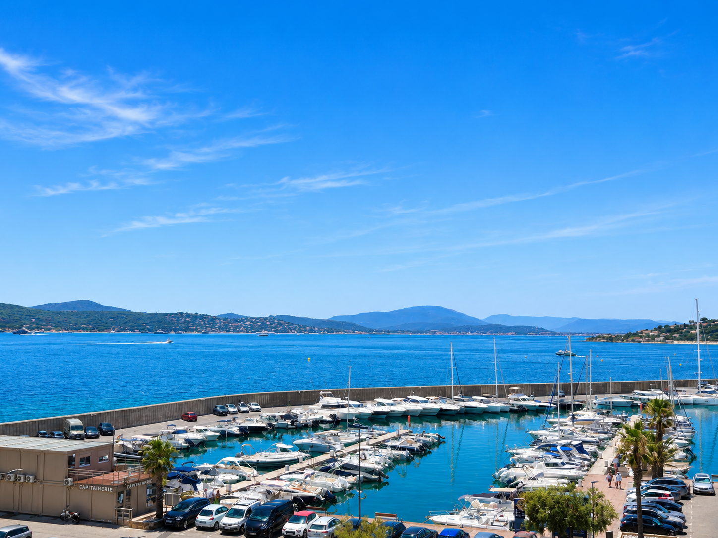 3 pièces avec terrasse et garage à Sainte Maxime face au Port avec vue mer panoramique – Image 4