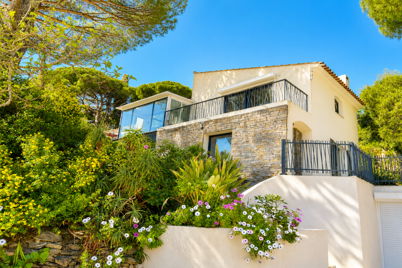 Villa 6 pièces avec vue sur la mer à vendre aux Issambres San Peïre – Image 2