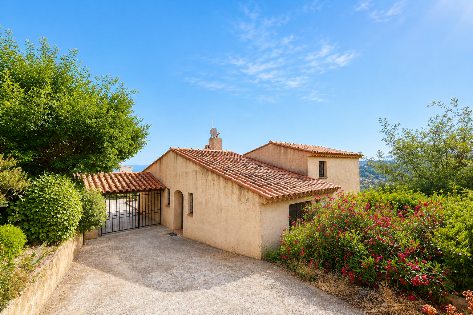 Villa 4 chambres à rénover, Les Issambres sur les hauteurs vue mer panoramique – Image 3