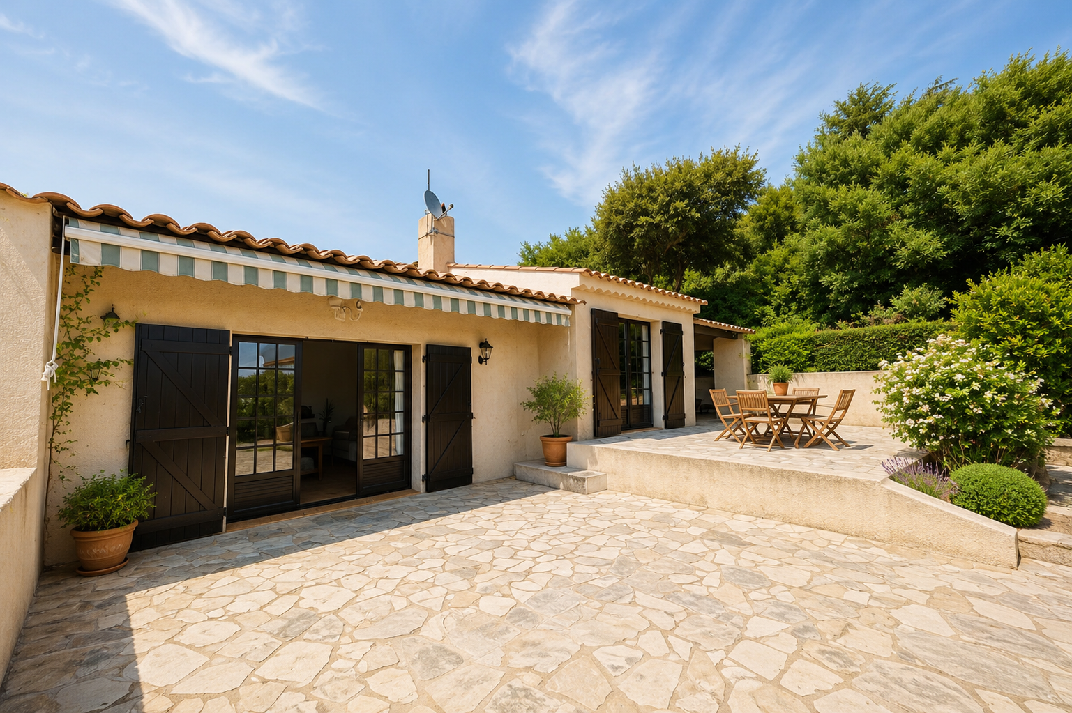 Villa 4 chambres à rénover, Les Issambres sur les hauteurs vue mer panoramique – Image 2