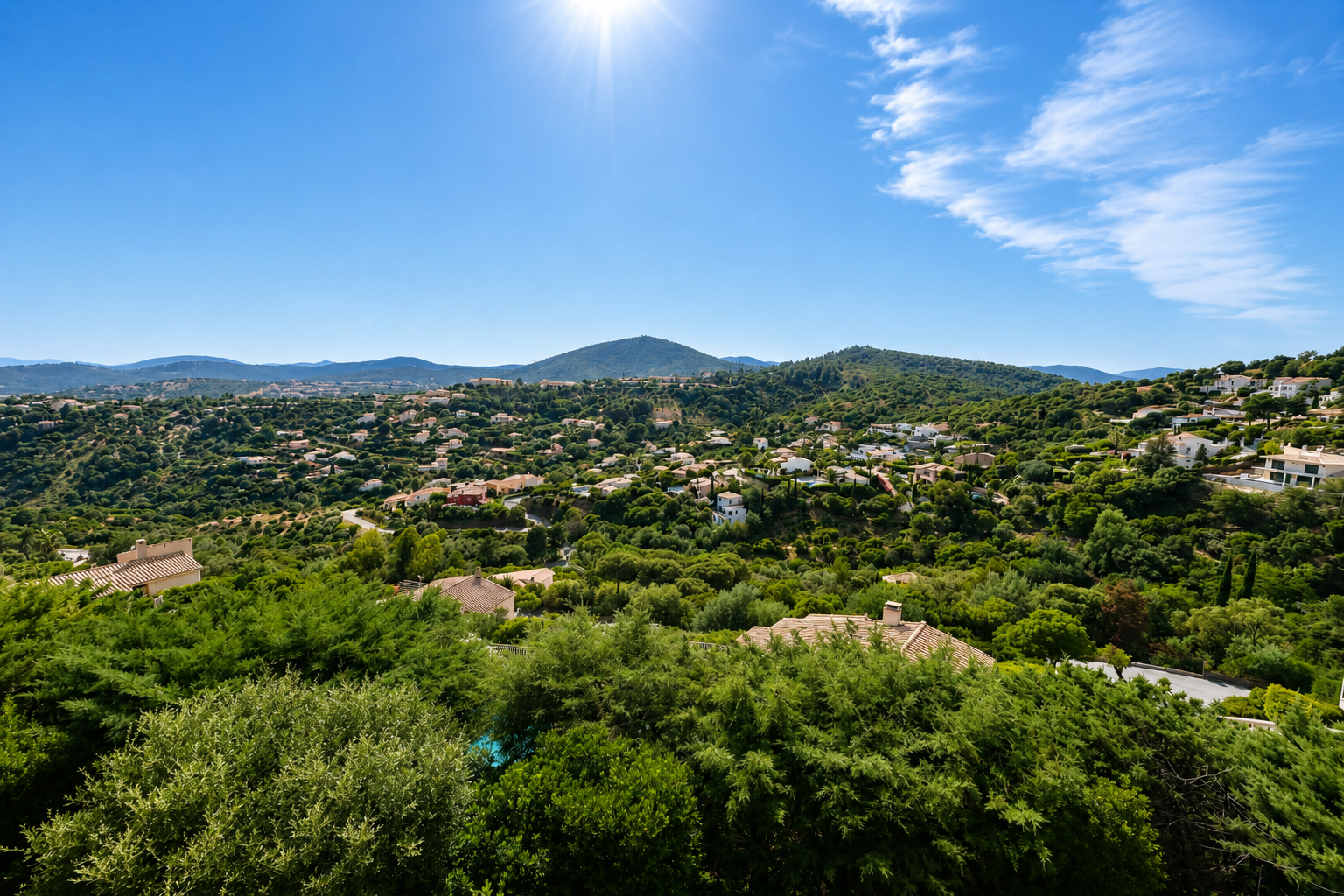Villa 4 chambres à rénover, Les Issambres sur les hauteurs vue mer panoramique – Image 4