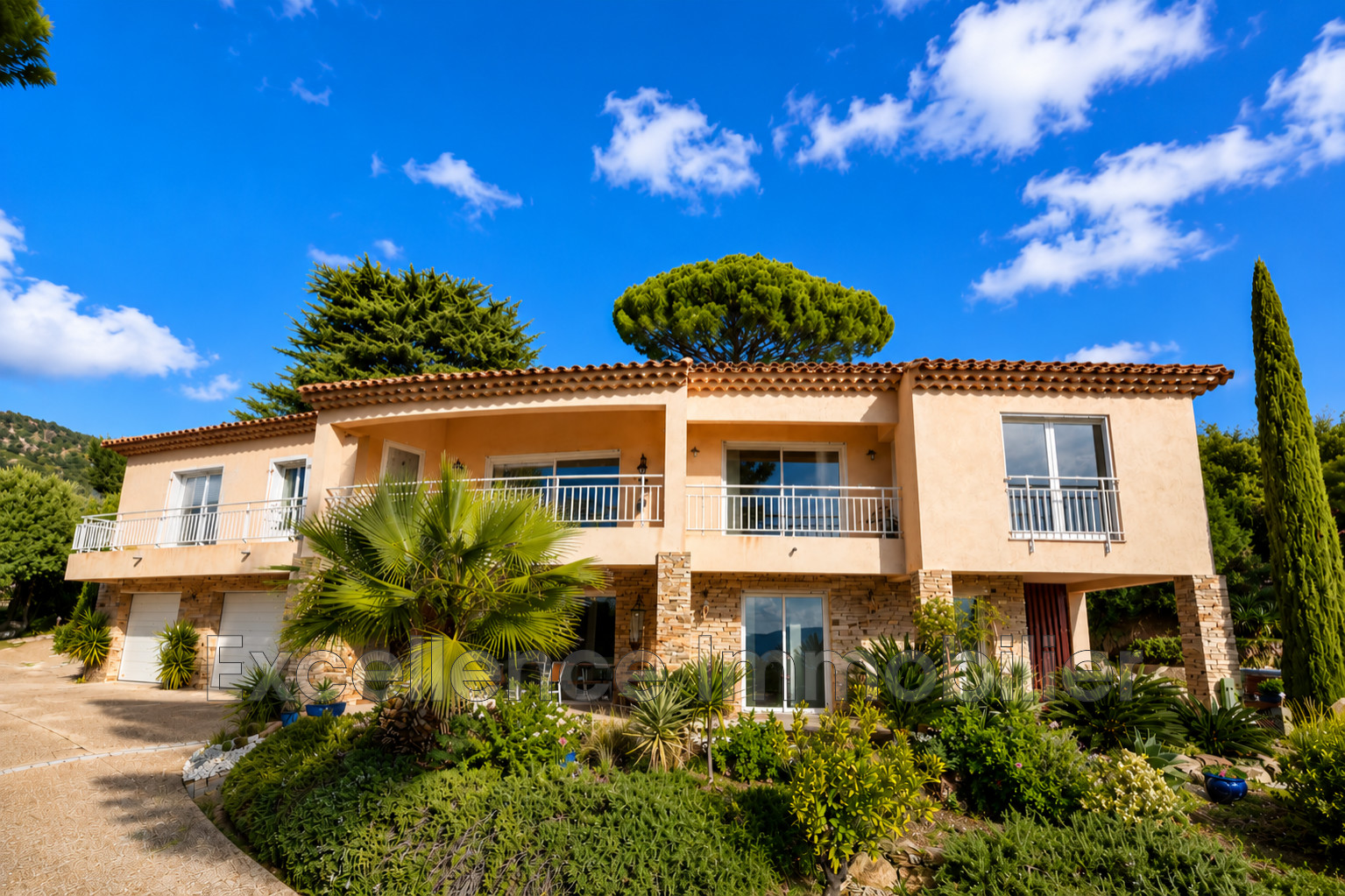 Villa 6 pièces à vendre à Le Lavandou – Image 2